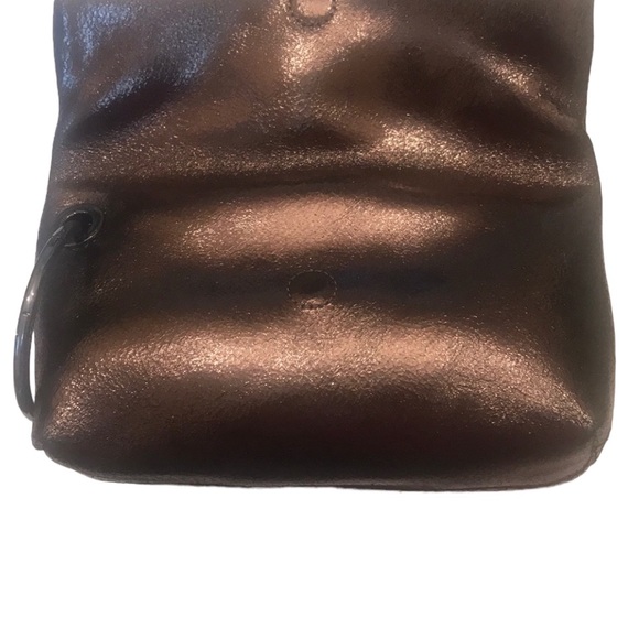 NWT CLUTCH WITH BRACELET HOLDER - Picture 3 of 5